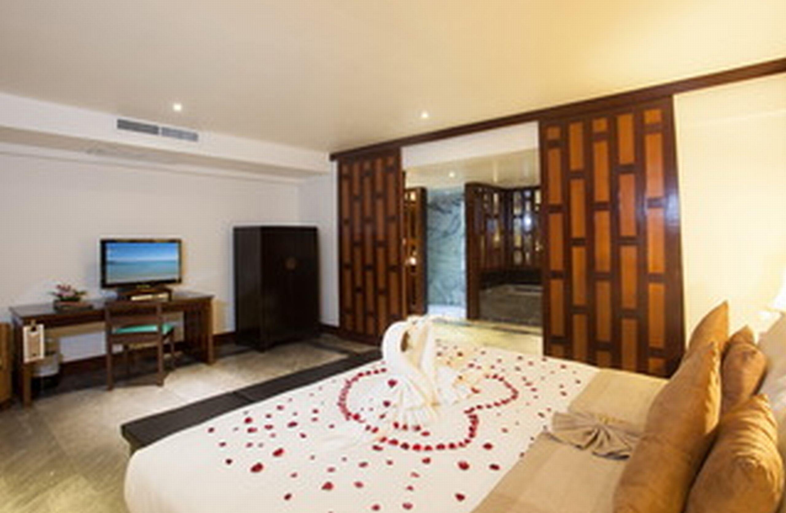 Курортный комплекс Baan Yin Dee Boutique Phuket - Sha 4*